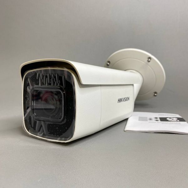 Камера видеонаблюдения Hikvision DS-2CD2643G0-IZS белый
