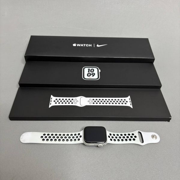 Умные часы Apple Watch Nike SE GPS 40mm Silver (MKQ23) Platinum/Black