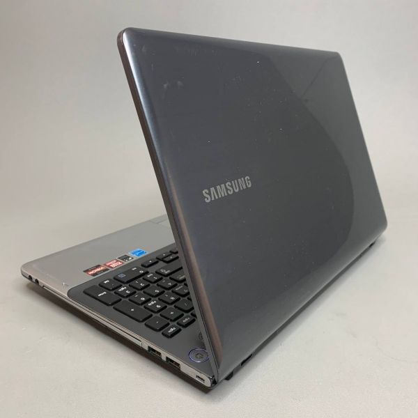 15.6'' Ноутбук Samsung NP355V5C-S0CRU серый